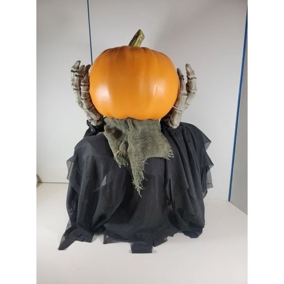Pumpkin Reaper 18" Electronic Halloween Greeter - Speaks Moves & Lights Up - NWT - Picture 7 of 14
